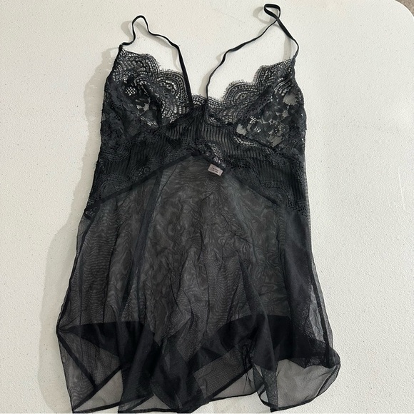 Victoria secret bundle 2 nights gowns 2 bralettes - Picture 3 of 12
